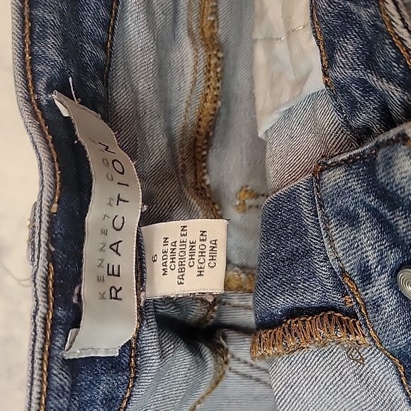 Kenneth Cole Reaction Jeans Women's Size 6 Distressed Denim - Picture 2 of 7